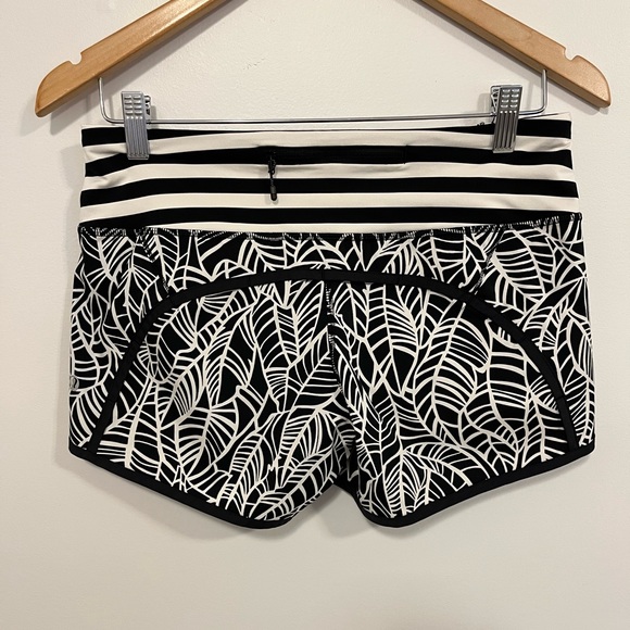 Lululemon Run Times Short *4-Way Stretch Pretty Palm Black Angel Wing 4 - Picture 13 of 16